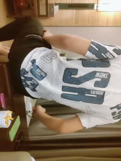 深夜顶级甜美短发美女,新视角高清拍摄,跪地深喉站立后入,就在镜头前口爆1